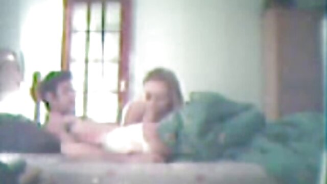 आश्चर्यजनक :  सेक्सी स्कूलकी केटी आरामदायी ओछ्यानमा डिक चढ्छिन् वयस्क लागि चलचित्र 
